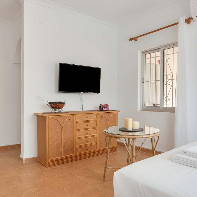 Apartamento cerca del pueblo con piscina compartida parking y jardin privado - Apartment - 10