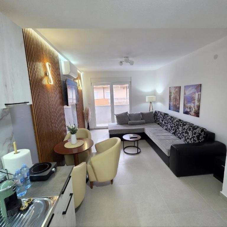 Max Apartments - One-Bedroom Apartment with Balcony - 10