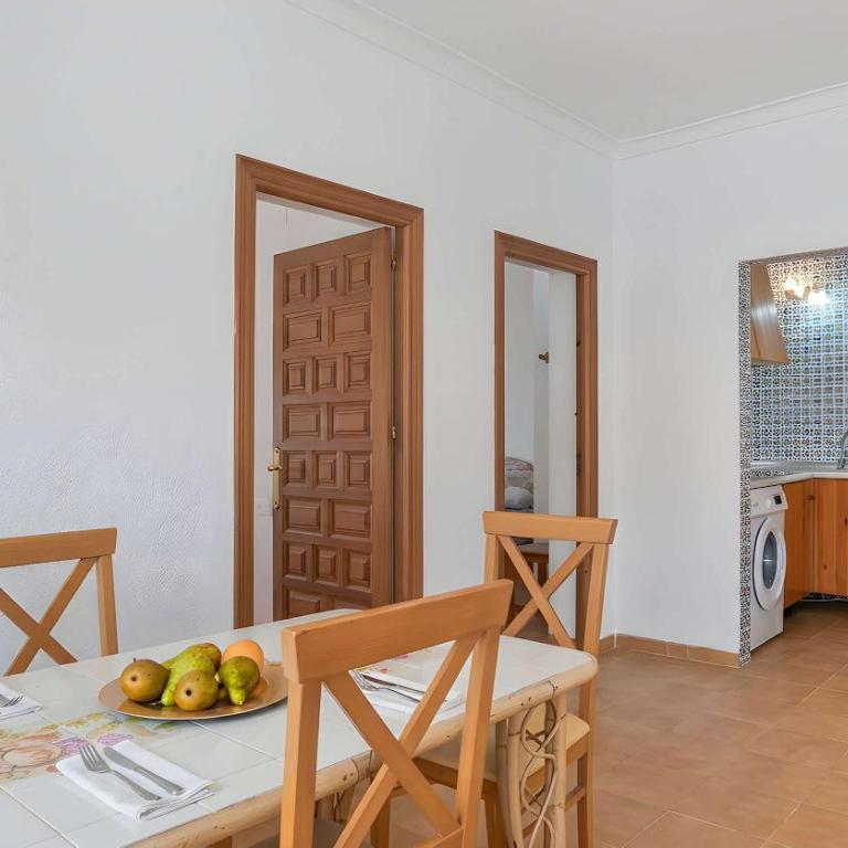 Apartamento cerca del pueblo con piscina compartida parking y jardin privado - Apartment - 13