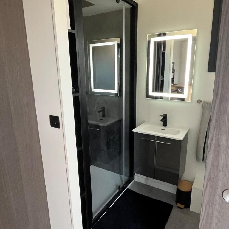 Studio au bord de l eau, proche circuit des 24h - One-Bedroom House - 2