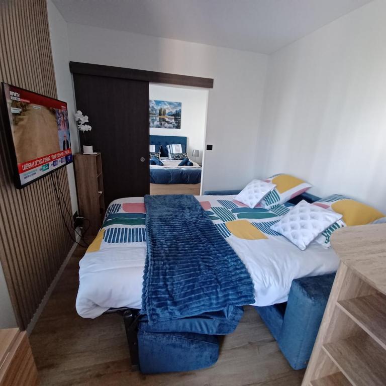 Studio au bord de l eau, proche circuit des 24h - One-Bedroom House - 4