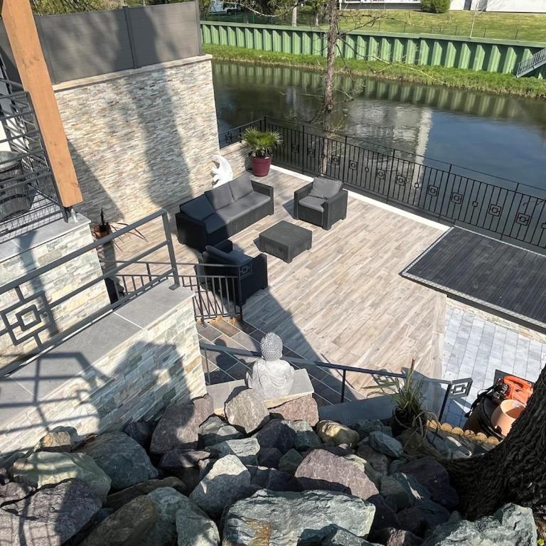 Studio au bord de l eau, proche circuit des 24h - One-Bedroom House - 10
