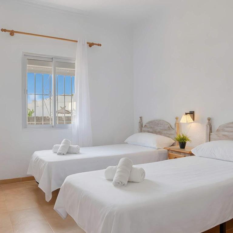 Apartamento cerca del pueblo con piscina compartida parking y jardin privado - Apartment - 21