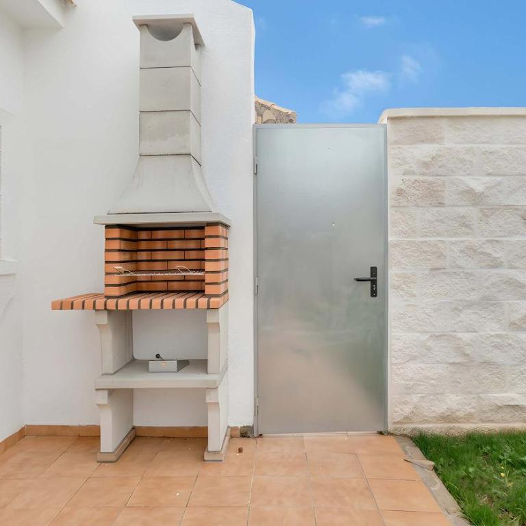 Apartamento cerca del pueblo con piscina compartida parking y jardin privado - Apartment - 24