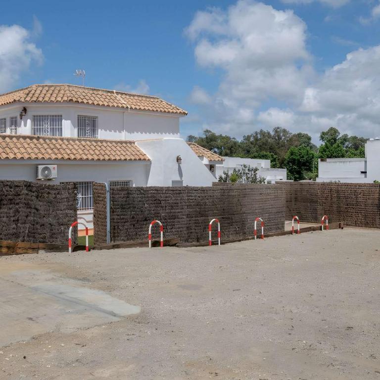 Apartamento cerca del pueblo con piscina compartida parking y jardin privado - Apartment - 26