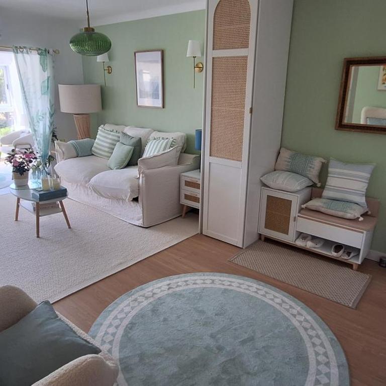 Aux ISSAMBRES, à 300 m de la Mer, Pour 4 Personnes, Maison rénovée de 50 m2,Vue mer panoramique ,La RomAga haut - Maison 1 Chambre - 2