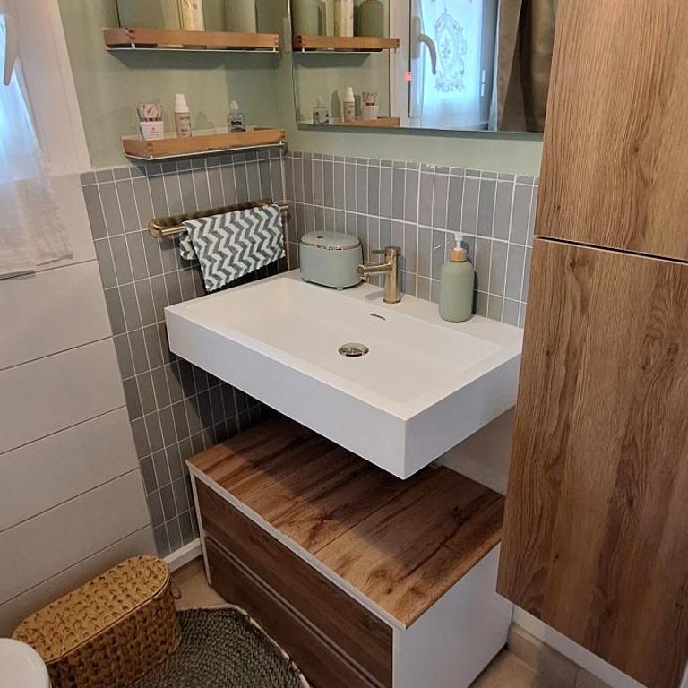 Aux ISSAMBRES, à 300 m de la Mer, Pour 4 Personnes, Maison rénovée de 50 m2,Vue mer panoramique ,La RomAga haut - Maison 1 Chambre - 5