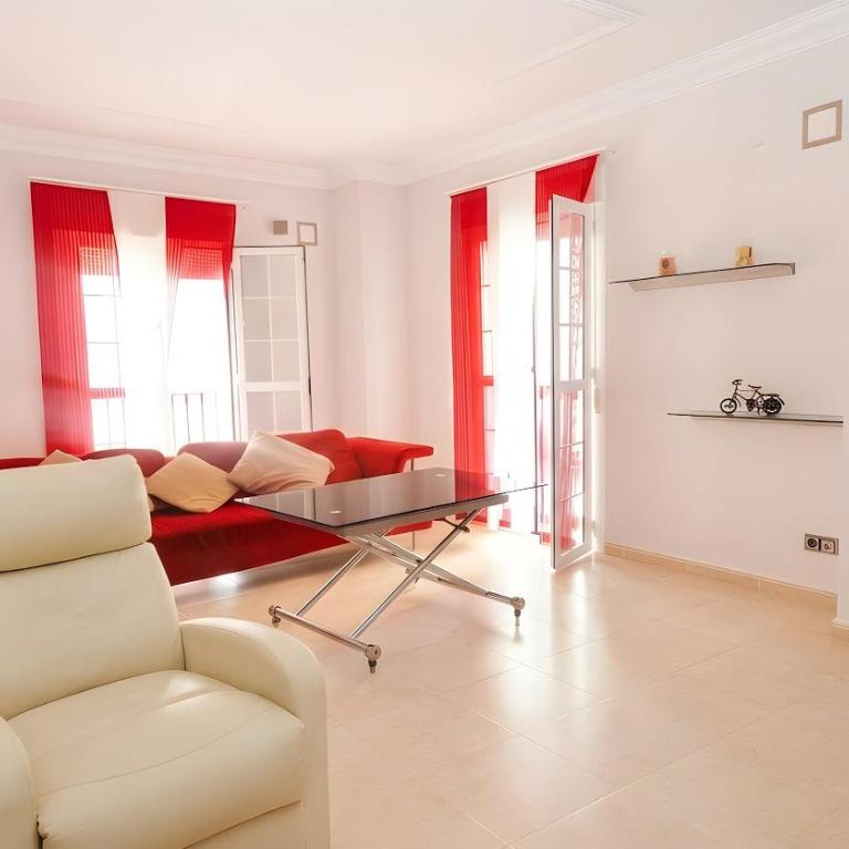 Apartamento centro de conil muy amplio Solo alquillamos familias parejas - Appartement - 1