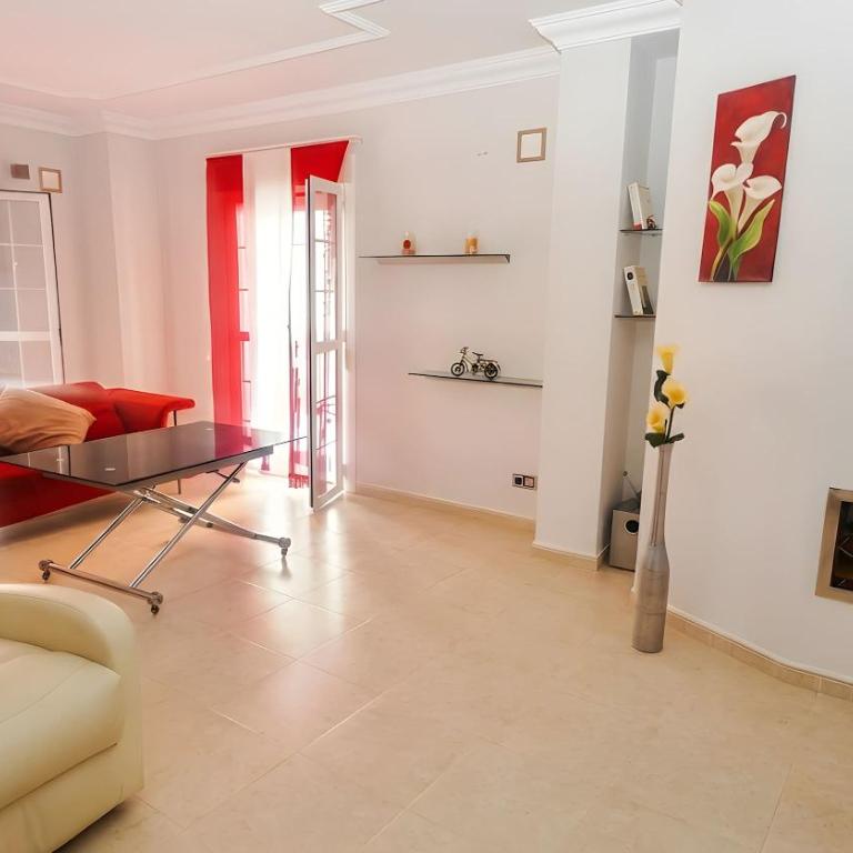 Apartamento centro de conil muy amplio Solo alquillamos familias parejas - Appartement - 2