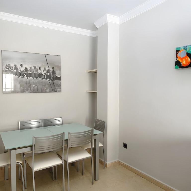 Apartamento centro de conil muy amplio Solo alquillamos familias parejas - Appartement - 5