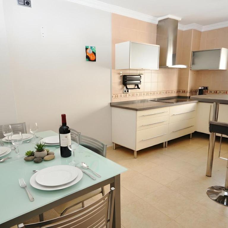 Apartamento centro de conil muy amplio Solo alquillamos familias parejas - Appartement - 9