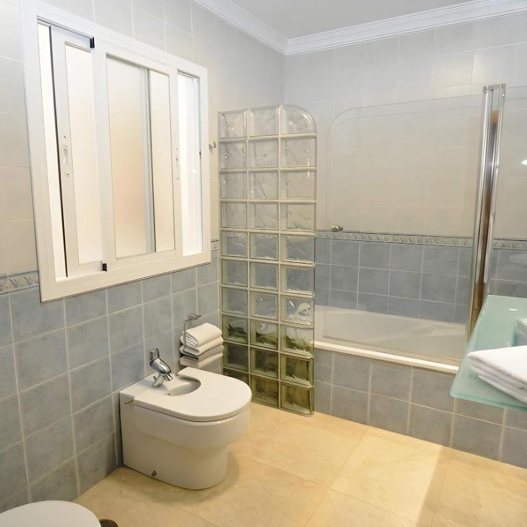 Apartamento centro de conil muy amplio Solo alquillamos familias parejas - Appartement - 30