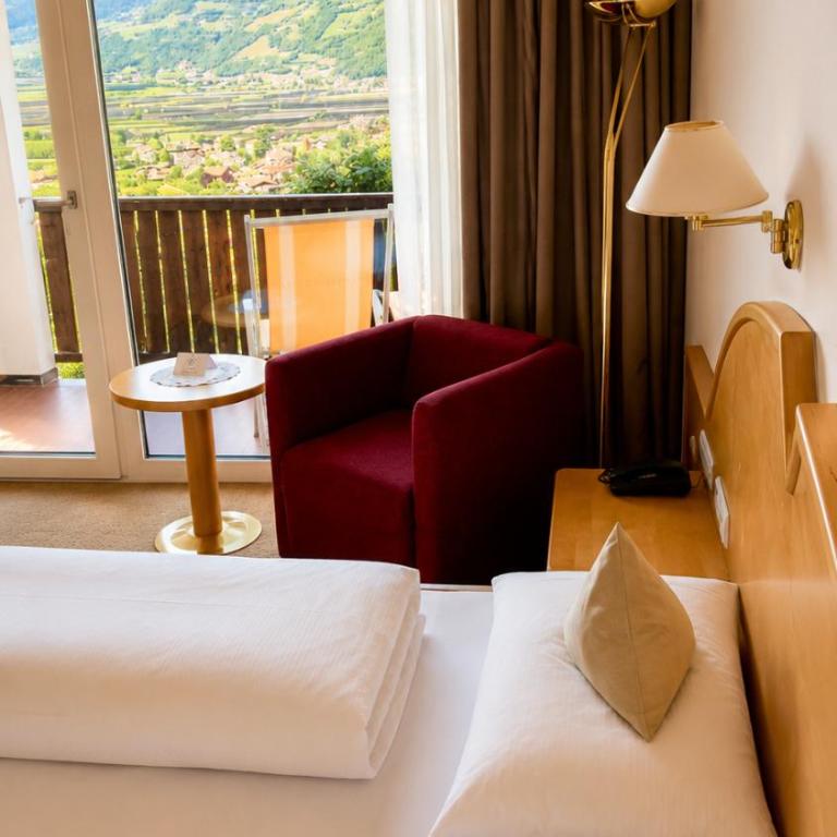 Hotel Braunsbergerhof - Standard Double Room with Balcony and Valley View - 8