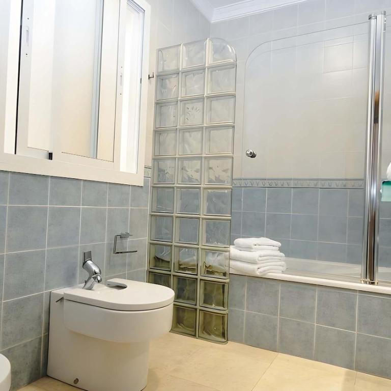 Apartamento centro de conil muy amplio Solo alquillamos familias parejas - Appartement - 23