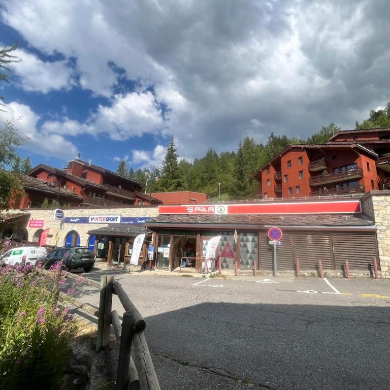Duplex rénové, 10 couchages, piscine et sauna - Apartment - 64