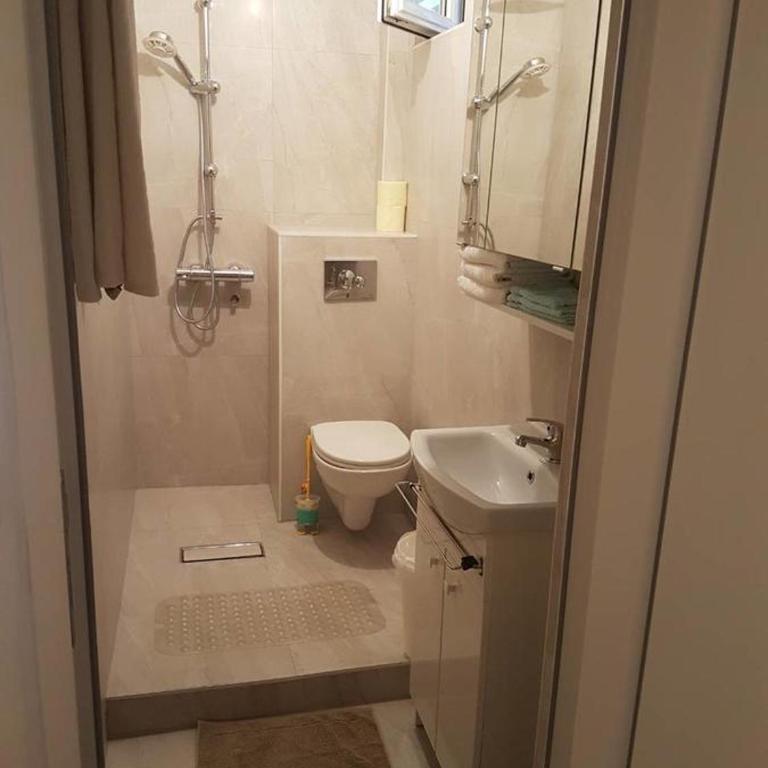 Guesthouse Oase Emi - Deluxe Double Room - 11