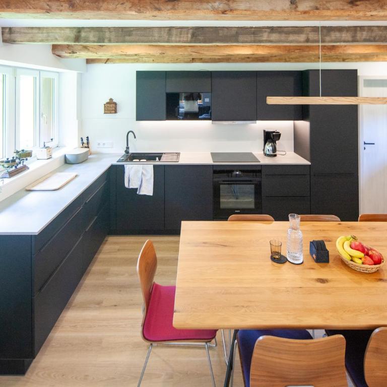 Landhaus Auerling, Chalet am Wald mit Sauna, Kamin & Garten - Chalet mit 3 Schlafzimmern - 4