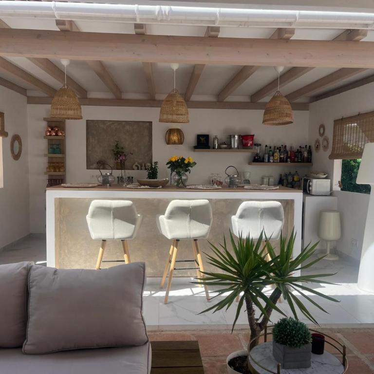 Stylish Villa Near the Beach in Marbella - Villa - 8