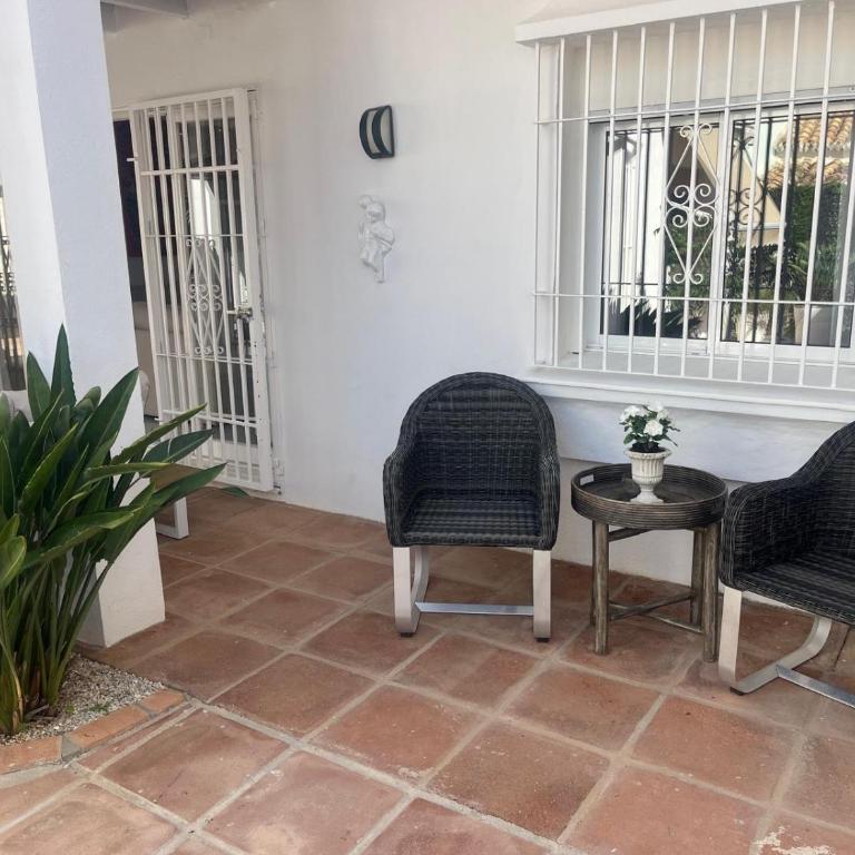 Stylish Villa Near the Beach in Marbella - Villa - 25