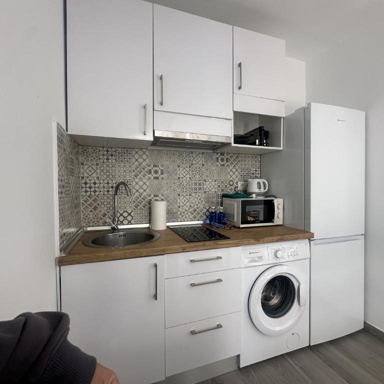 Cozy Studio with AC & Barbecue, close to the Sea - Studio - 4
