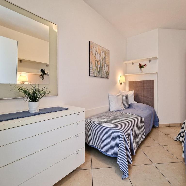 Beautiful flat in residence with pool - Appartamento - 12
