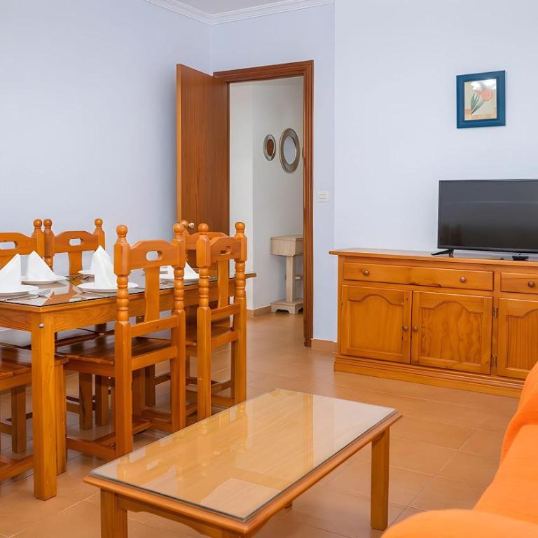 Apartamento con Balcon Garaje Aire acondicionado centrico solo fse alquila a Familia y Parejas - Appartement - 2