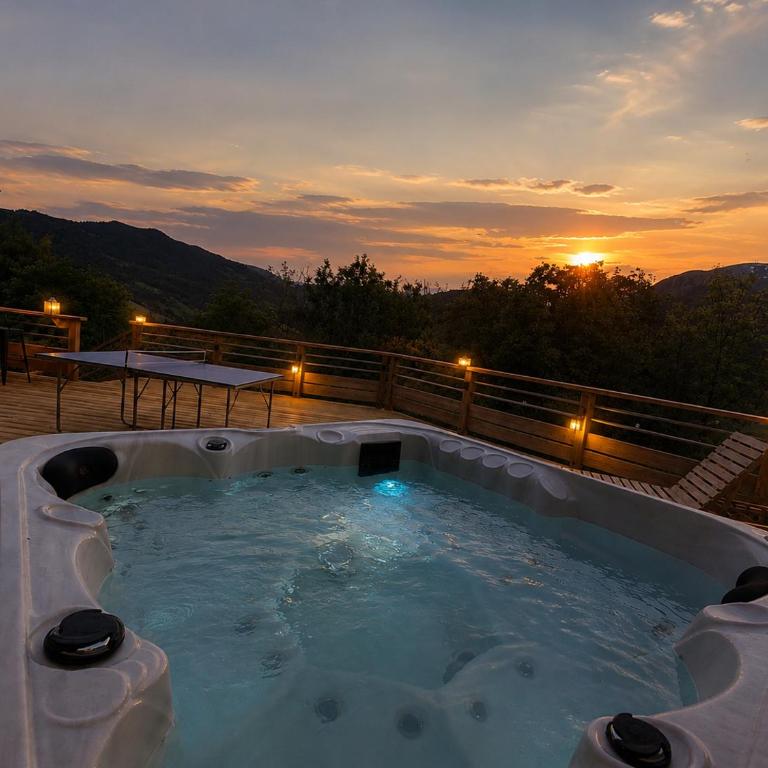 Charming family Chalet for 8 people, with private Hot Tub - Chalet - 4