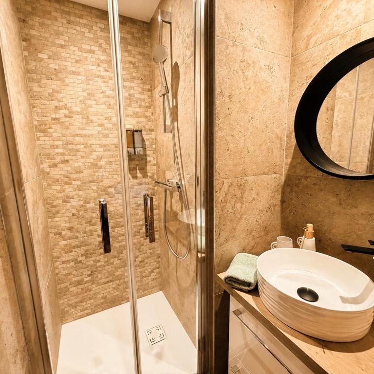 Charming family Chalet for 8 people, with private Hot Tub - Chalet - 10