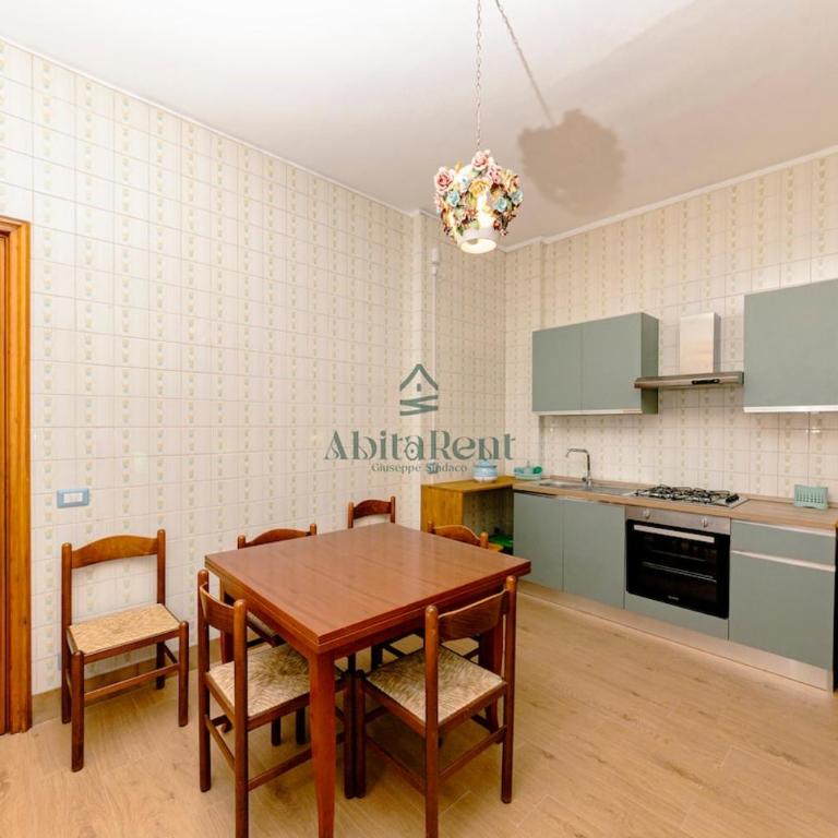 Four Rooms - Lecce - Appartamento Standard con 4 Camere da Letto - 50