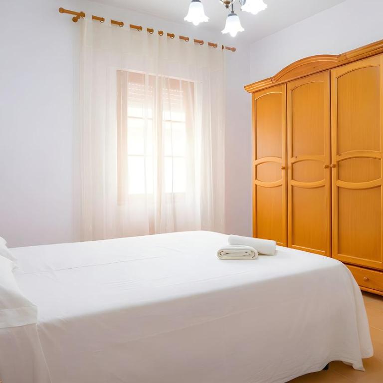 Apartamento con Balcon Garaje Aire acondicionado centrico solo fse alquila a Familia y Parejas - Appartement - 9