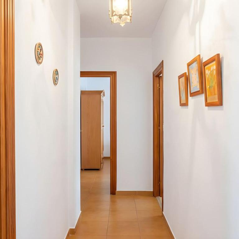 Apartamento con Balcon Garaje Aire acondicionado centrico solo fse alquila a Familia y Parejas - Appartement - 13