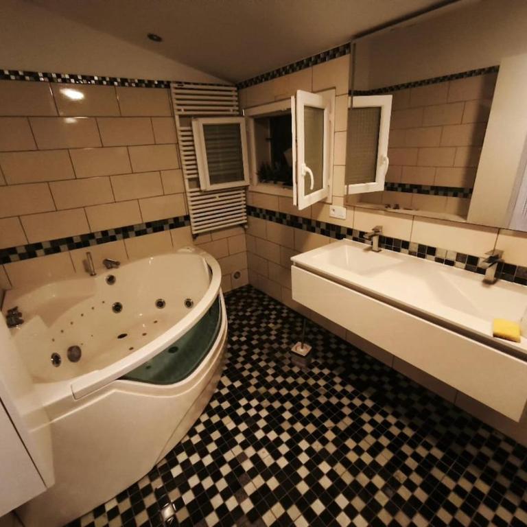 Maison 4 pièce , piscine - Haus mit 3 Schlafzimmern - 7