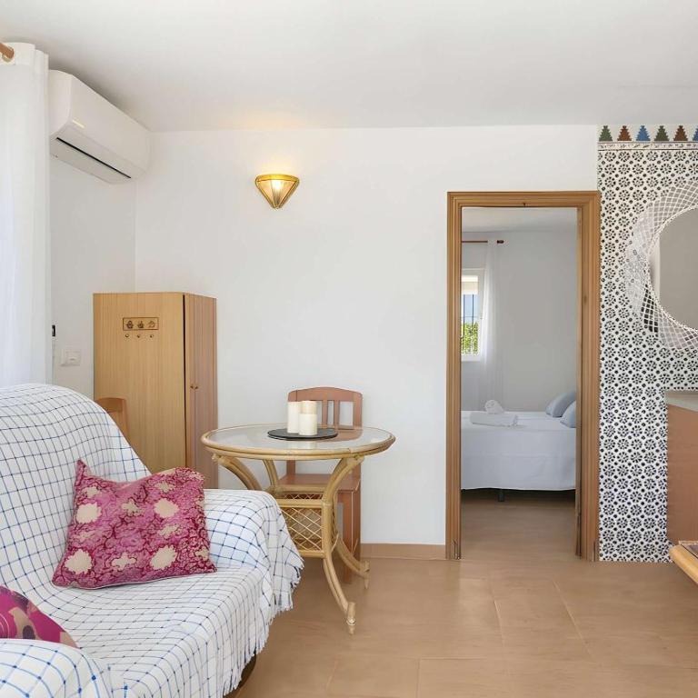 Apartamento con piscina compartida cerca del centro - Apartment - 6