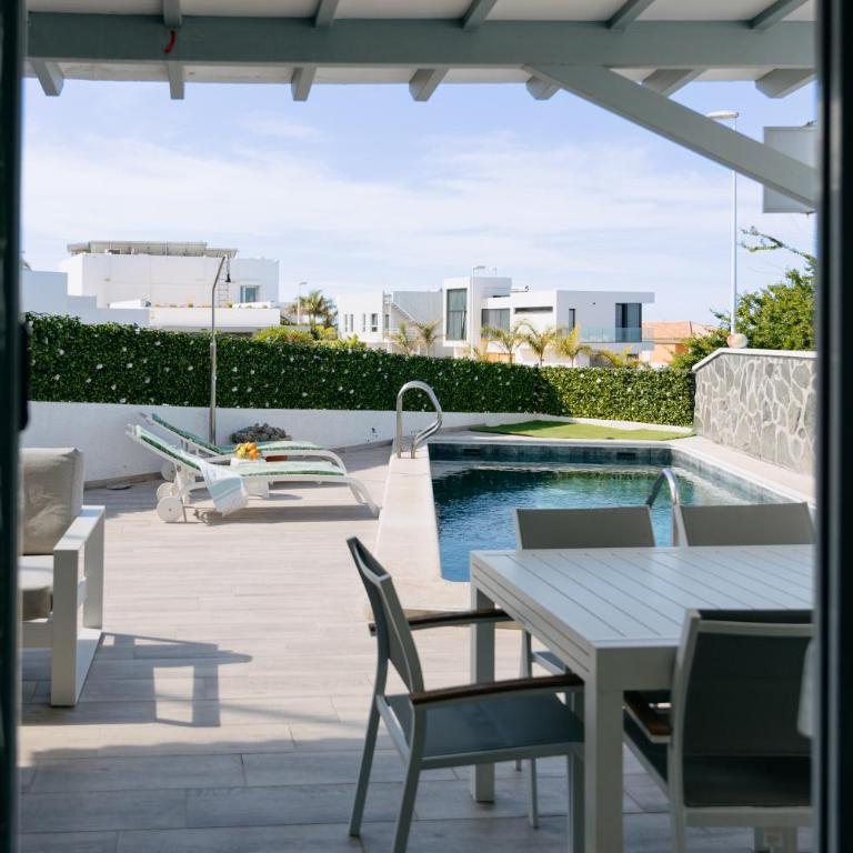 Modern 2BR Villa Private Heated Pool, BBQ, Aircon in Costa Adeje by Aqua Vista Tenerife - Villa con Piscina Privata - 79