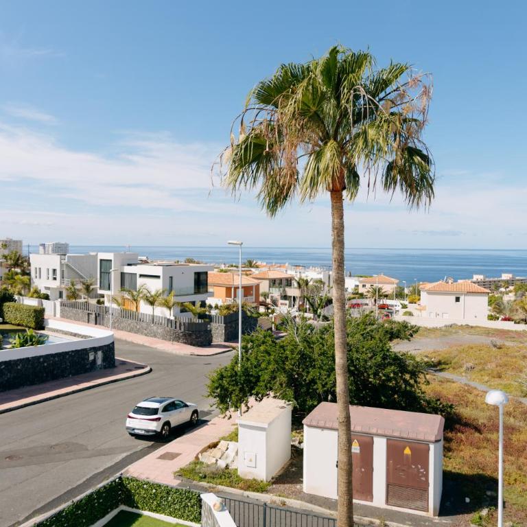 Modern 2BR Villa Private Heated Pool, BBQ, Aircon in Costa Adeje by Aqua Vista Tenerife - Villa con Piscina Privata - 82
