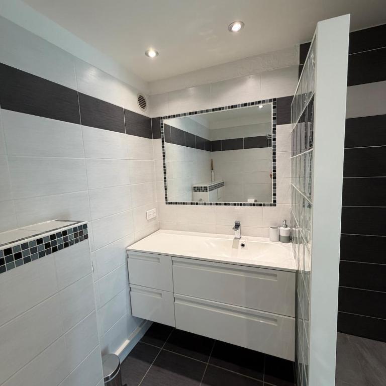 Cozy apartment - sunny terrace avec Clim et parking - Appartement 1 Chambre - 8