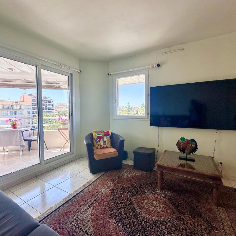 2 pièces gare Antibes proche port - Appartement - 8