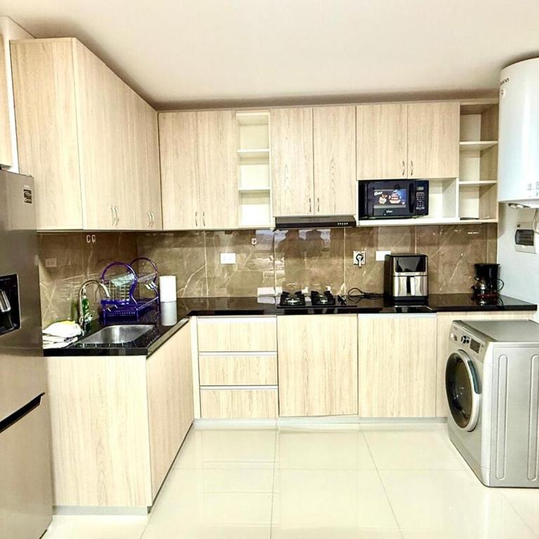 Luxury 2 and 2 apartment with lots of amenities - Two-Bedroom Apartment - 4