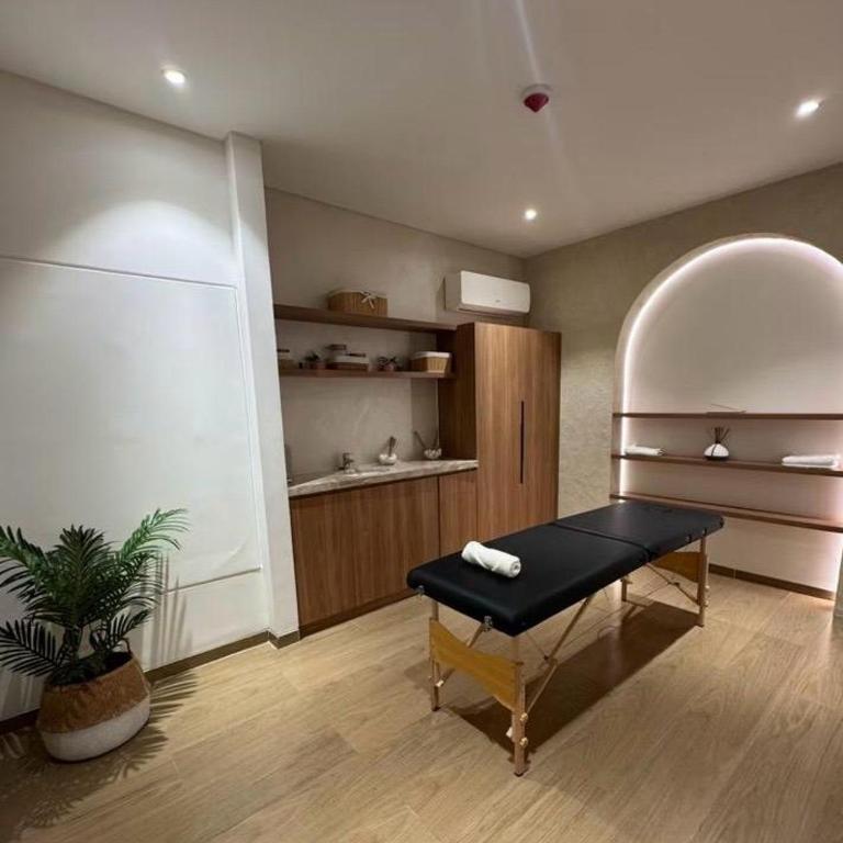 Luxury 2 and 2 apartment with lots of amenities - Two-Bedroom Apartment - 26