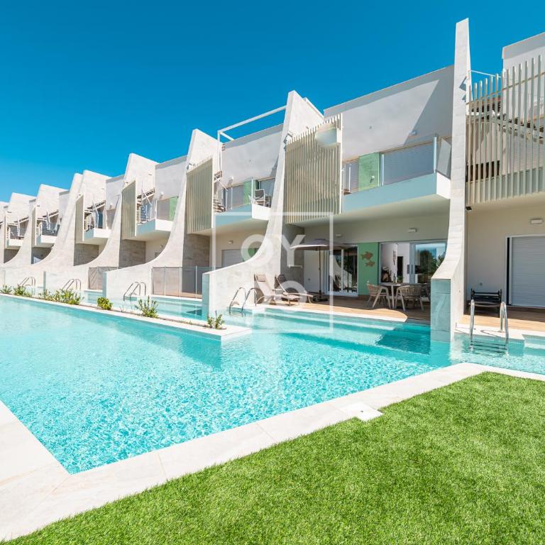 Marina Garden Swim-Up Suite, direct pool access, colourful boho chic resort retreat - by OYOOSTAYS - Apartment mit Terrasse - 32