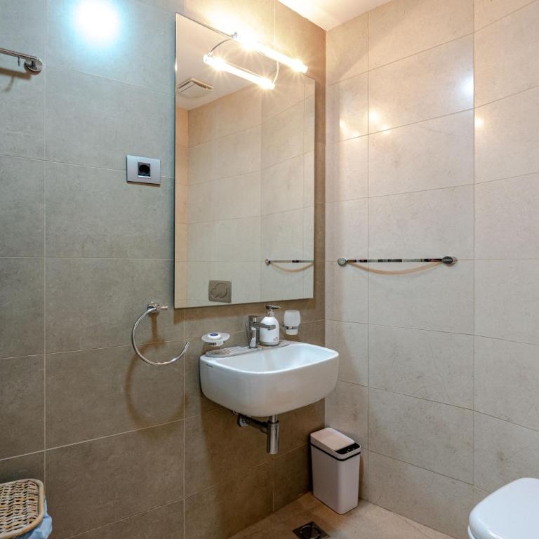 Amazing sea view luxury apartment in center of city near the beach - Two-Bedroom Apartment - 2