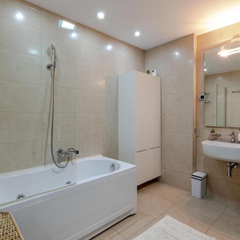 Amazing sea view luxury apartment in center of city near the beach - Two-Bedroom Apartment - 18
