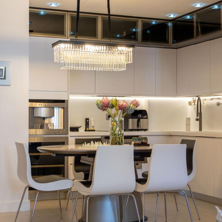 Amazing sea view luxury apartment in center of city near the beach - Two-Bedroom Apartment - 32