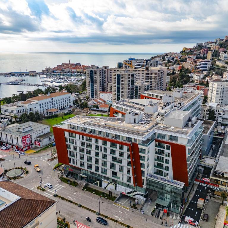 Amazing sea view luxury apartment in center of city near the beach - Two-Bedroom Apartment - 38