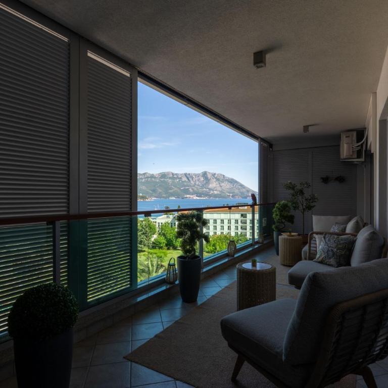 Amazing sea view luxury apartment in center of city near the beach - Two-Bedroom Apartment - 49