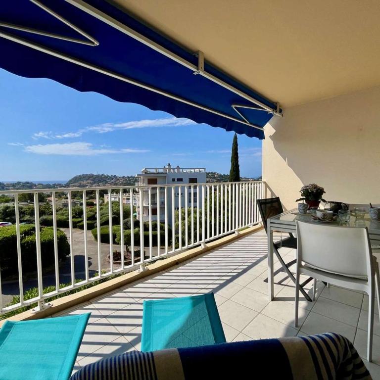 Appartement 2 pièces avec clim et terrasse à Cavalaire-sur-Mer - FR-1-226B-202 - Apartment - 1