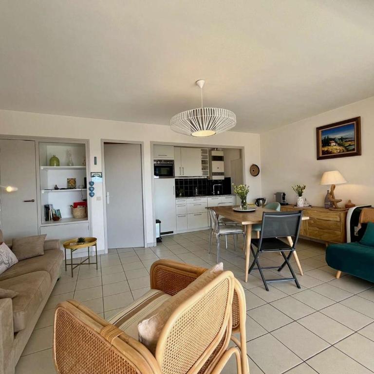 Appartement 2 pièces avec clim et terrasse à Cavalaire-sur-Mer - FR-1-226B-202 - Apartment - 8