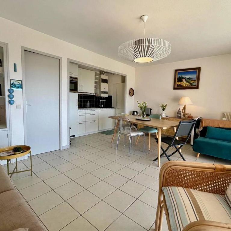 Appartement 2 pièces avec clim et terrasse à Cavalaire-sur-Mer - FR-1-226B-202 - Apartment - 10