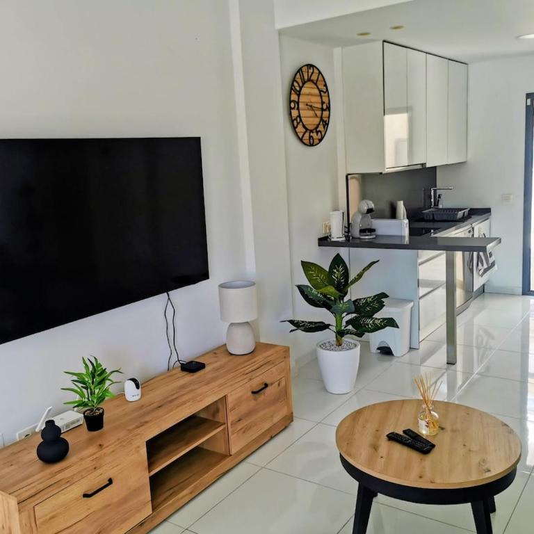 Luxury Apartment with Private Pool & XXL Terrace - Two-Bedroom Apartment - 5