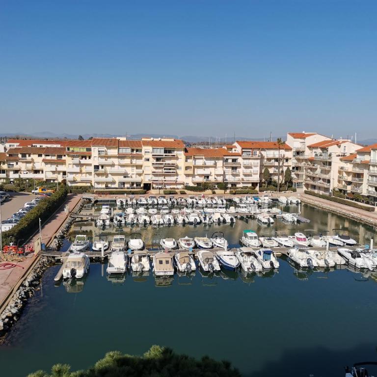 T2 Climatisé classé 2 étoiles prés de la plage avec parking privé numéroté - Apartamento de 1 dormitorio - 1